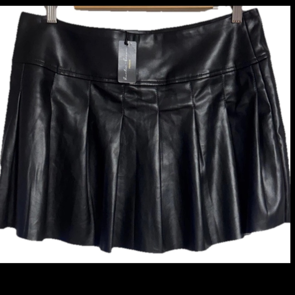 Hunter & Brown BLACK pleated Mini SKIRT Women L, NEW, faux leather Stretchy SOFT